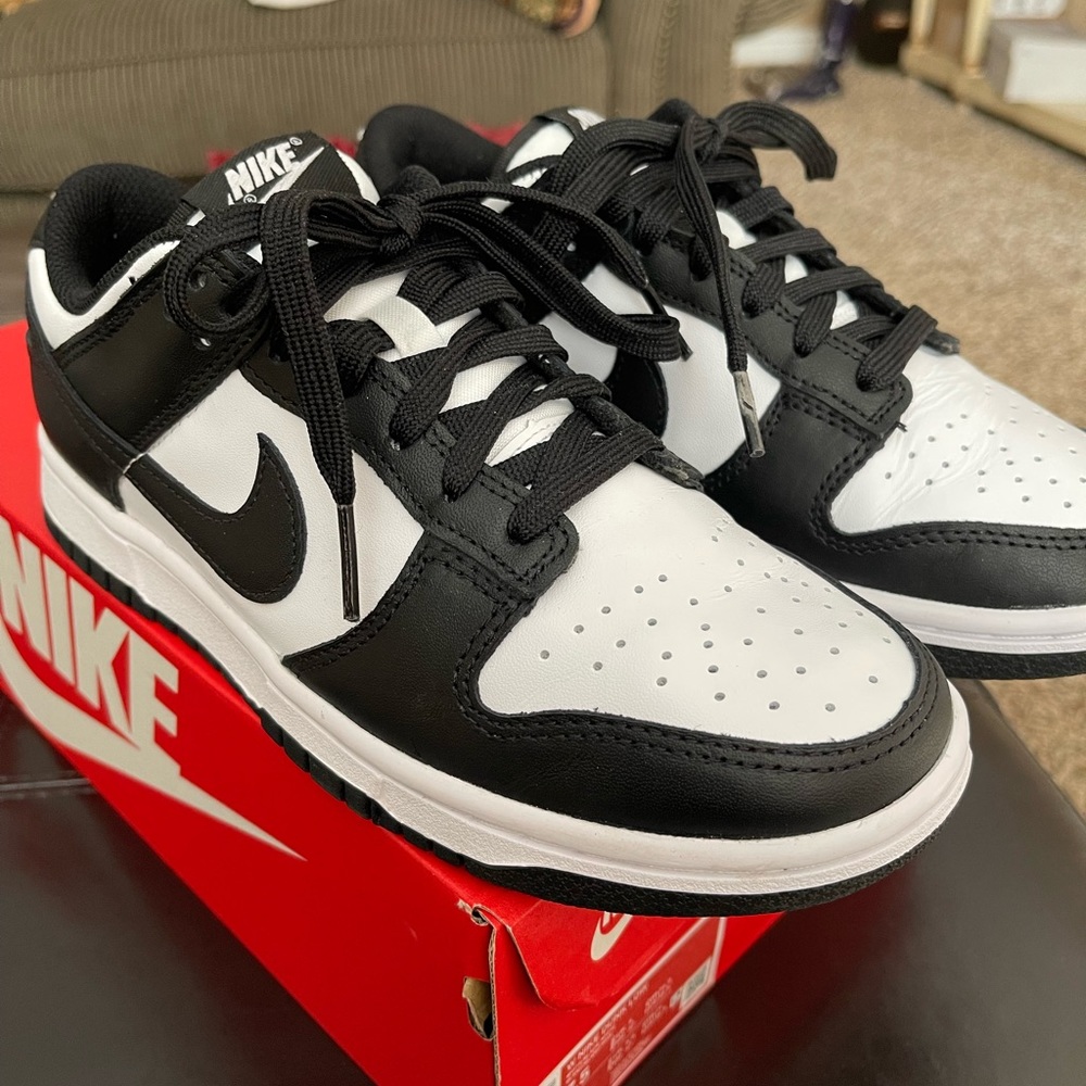Nike Women’s Dunk Panda size 7.5